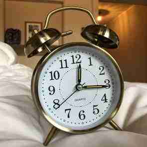 Image of an analog clock, recommended for ADHD brains